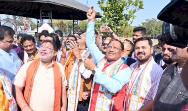 Makar Sankranti 2024 VIDEO: CM साय ने पतंग उड़ाने का लिया आनंद, पतंग उत्सव में 12 राज्यों से पहुंचे पतंगबाज, देखें वीडियो......