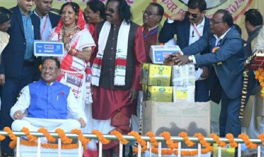 CG Politics : मुख्यमंत्री विष्णुदेव साय के साथ मंच पर नजर आए नंदकुमार साय, अब लगाए जा रहे ये कयास.....
