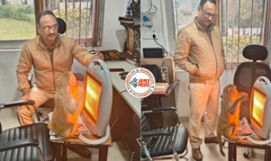 Viral Video: ठंड से बचने के लिए हीटर के सामने बैठ गया बंदर, पुलिस वालों की दरियादिली देख लोग हुए भावुक- देखे विडियो...