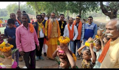 पंडरिया ब्लाक के ग्रामीण क्षेत्र के नव युवकों ने भगवा ध्वज के साथ भगवा वेशभूषा में युवकों ने निकाली भव्य शोभायात्रा,जमकर की आतिशबाजी।