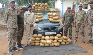 CG:कार में मिला 162 KG गांजा, तस्कर पुलिस को देख गांजा से भरे कार को छोड़कर भागे...24 लाख से अधिक का गांजा बरामद...