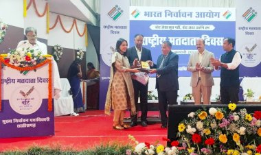 CG:विधानसभा निर्वाचन-23 मे उत्कृष्ठ कार्य करने पर SDM  सुरुचि सिंह (IAS) राज्य स्तरीय पुरुस्कार से हुई सम्मानित.....सुरूचि सिंह के काम से बेमेतरा अनुविभाग क्षेत्र के आमजनों ने एसडीएम के काम से बहुत खुश है क्योंकि वे आम जनता को सुविधा पहुचाने के लिए बेमेतरा में जिस तरह से अवैध प्लाटिंग पर रोक लगा कर एक अपनी अलग पहचान पूरे प्रदेश में बनाई है।