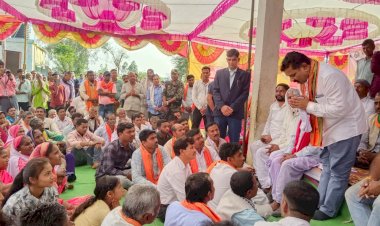 महतारी वंदन योजना पर जल्द फैसला किया जाएगा और मोदी की गारंटी में शामिल सभी संकल्प को पूरा किया जाएगा - उपमुख्यमंत्री विजय शर्मा

उप मुख्यमंत्री ग्राम केजादाह में आयोजित छत्तीसगढ़ की पारंपरिक संस्कृति से जुड़े मेला-मड़ई कार्यक्रम में शामिल हुए

उपमुख्यमंत्री ने क्षेत्र विकास के लिए विभिन्न घोषणा किए, ग्रामीणों की सभी मांगों को प्रथमिकता के आधार पर पूरा करने का विश्वास दिलाया