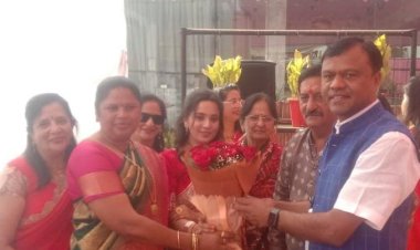 पीसीसी चीफ व सांसद बस्तर  दीपक बैज ने वरिष्ठ कॉंग्रेसी मनोहर लूनिया की सुपुत्री की सगाई समारोह में शामिल होकर बधाई व शुभकामनाएं दी...