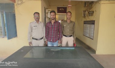 CG Crime News : बताया जा रहा है कि युवक धरमपुरा निवासी है और महिला पावर हाउस निवासी है, युवक ने महिला से दोस्ती कर अपने प्यार में फंसा लिया, शादी का प्रलोभन देकर युवक ने महिला से बनाएं शारीरिक संबंध, बोधघाट पुलिस ने किया गिरफ्तार...