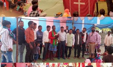 आम आदमी पार्टी के बस्तर जिलाध्यक्ष  नरेन्द्र भवानी कोलेंग के सल्पीपदर मे सामाजिक धन्यवादी कार्यक्रम मे पहुँच दीए सभी सदस्यों को बधाई - नरेन्द्र भवानी /आप नेता
