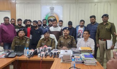 CG- अंतर्राज्यीय गिरोह का पर्दाफाश: पुलिस बनी किरायेदार... कॉल सेंटर में जा पहुंची नौकरी मांगने... 25 महिला सहित 41 कोे नोटिस... लाखों की ठगी करने वाले 14 गिरफ्तार....