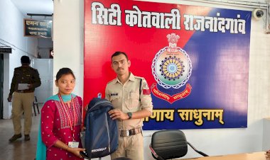 CG - राजनांदगांव पुलिस ने की मद्द : हैदराबाद से राजनांदगांव आई युवती के गुम बैग को कोतवाली पुलिस द्वारा  सी सी टी वी के मदद से बरामद कर सुपुर्द किया गया...
