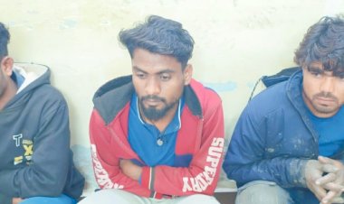थाना पंडरिया पुलिस द्वारा 03 जुआरियों को 52 पत्ती ताश के माध्यम से नगदी रकम का हार जीत पर दाव लगाकर जुआ खेलते रंगे हाथों किया गया गिरफ्तार।