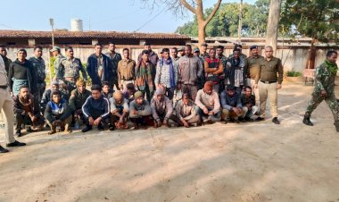 कोयला खदान से ग्रामीणों द्वारा कोयला चोरी किये जाने की शिकायतों पर सरगुजा पुलिस द्वारा की गई कार्यवाही, 20 व्यक्तियों के विरुद्ध की गई प्रतिबंधात्मक कार्यवाही।