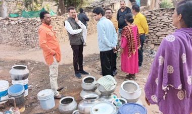 शहर के विभिन्न वार्डों की पेयजल, सड़क, स्ट्रीट लाइट नए खंबे की जरूरत से निगम आयुक्त को अवगत कराया गया -- सुरेश गुप्ता