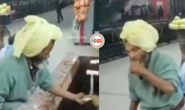 Emotional Viral Video : रोटी को पानी से भिगोकर खाने लगा बुजुर्ग आदमी, नज़ारा देख भावुक हो जायेंगे आप- देखे विडियो...