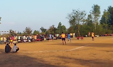 नुनेरा में ग्रामीण स्तरीय फुटबॉल प्रतियोगिता मैच का दुसरा राउंड का किया गया आयोजन, पहला टीम नेवारडांड व दूसरा कंदरई की टीम रही विजेता।