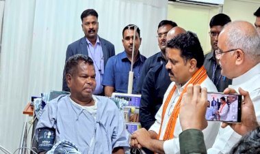 Kawasi Lakhma hospitalized : डिप्टी सीएम विजय शर्मा ने कांग्रेस विधायक कवासी लखमा से की मुलाकात, जाना हालचाल, स्वास्थ्य को लेकर डॉक्टरों से की चर्चा.....