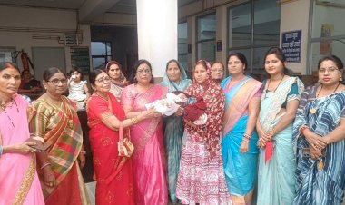 CG:बेमेतरा जिला हॉस्पिटल में नवजात शिशु को मुख्यमंत्री विष्णु देव साय के जन्म दिवस के अवसर पर बेबीकिट वितरण किये..महिला मोर्चा जिलाध्यक्ष ललिता साहु के नेतृत्व में