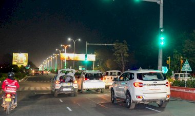 VIP कल्चर खत्म: लाल बत्ती पर CM का रुका काफिला देख हैरत में पड़े लोग... मुख्यमंत्री का संवेदनशील फैसला... काफिले के लिए नहीं रोका जाएगा यातायात.....