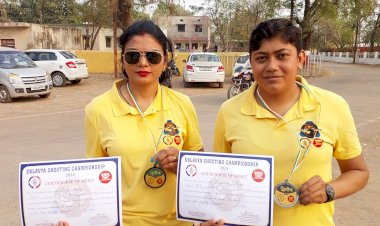 CG:दुर्ग जिले के पुलिस विभाग में पदस्थ दो बहनों ने पिस्टल निशानेबाजी चैंम्पियनशिप में जीता मैडल...पुलिस मुख्यालय CID में पदस्थ महिला आरक्षक ज्योति पाण्डेय पिस्टल शूटिंग प्रतियोगता मे ही तृतीय स्थान प्राप्त कर कांस्य पदक ...दुर्ग पुलिस में पदस्थ महिला आरक्षक प्रतिभा तिवारी ने 10 मीटर पिस्टल प्रतियोगिता मे रजत पदक