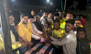 जिला स्तरीय वॉलीबॉल प्रतियोगिता का आयोजन लखनपुर  साक्षरता मिनी स्टेडियम में धूम धाम से किया गया।