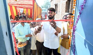 CG:पूर्व विधायक आशीष छाबड़ा ने 05 लाख रुपए की लागत से निर्मित मेहर समाज सामुदायिक भवन का फीता काट लोकार्पण कर भवन की चाबी समाज जनों को सौंपी....संत रविदास जी ने हमेशा सच्चाई की राह पर चलने का दिखाया मार्ग : पूर्व विधायक आशीष छाबड़ा