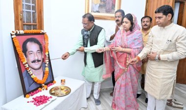 RAIPUR NEWS : मुख्यमंत्री ने पूर्व सांसद एवं केन्द्रीय मंत्री स्वर्गीय दिलीप सिंह जूदेव की जयंती पर उन्हें किया नमन