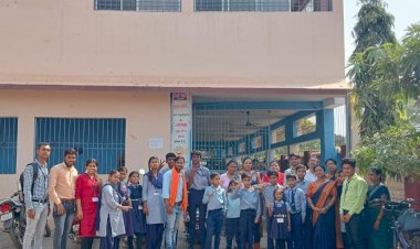 CG - छात्र युवा मंच प्रदेश महामंत्री भागवत वर्मा के जन्मदिन के अवसर पर आस्था मुक बधिर विद्यालय में बच्चों को भोजन खिलाकर फल, बिस्किट व मिठाई का वितरण किया गया...