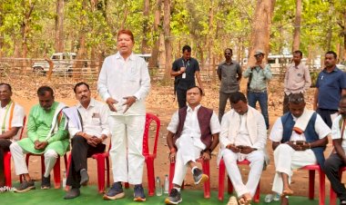 CG - पीसीसी अध्यक्ष व बस्तर सांसद दीपक बैज ने मर्दापाल में कांग्रेस कार्यकर्ताओं का लिया बैठक....