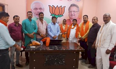 नगर पंचायत अध्यक्ष स. लोहारा व पूर्व नगर पंचायत अध्यक्ष स. लोहारा ने थामा भाजपा का दामन।