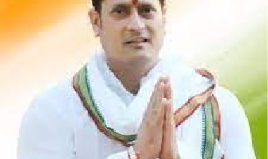 Raipur Lok Sabha Election: मेमू में सवार उम्मीदवार.. कांग्रेस के ‘विकास’ का रेल सफर, अपनाया प्रचार का अनोखा तरीका..