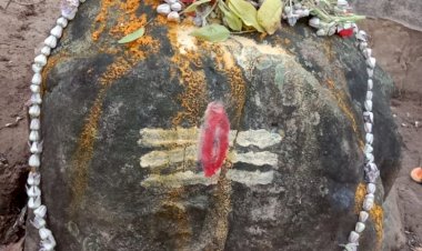 CG - आस्था ब्रेकिंग : नंदी,शिव और भीम के पद चिन्ह व सिंहासन कुलगांव के पखना डोंगरी भीम शिला पहाड़ी में मिला... जानिए कहां पर मिला...