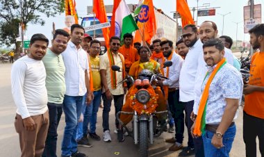 बुलेट रानी राजलक्ष्मी का दुर्ग युवा मोर्चा द्वारा किया गया स्वागत...