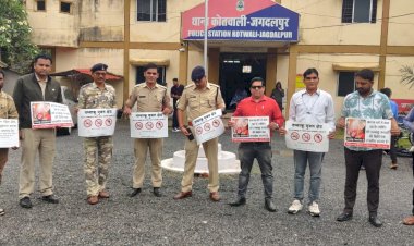 CG - एक युद्ध नशे के विरूद्ध : नशे करते पाये गये 32 व्यक्ति, इतना 7050 /- रूपये के  कोटपा अधिनियम के  अंतर्गत की गई कार्यवाही...