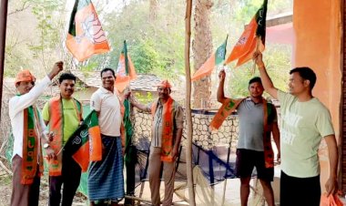 लोहण्डीगुड़ा मण्डल में भाजपा के युवा मोर्चा के सदस्यों ने विजय संकल्प अभियान से जुड़कर हर घर भाजपा का झंडा लगाए...
