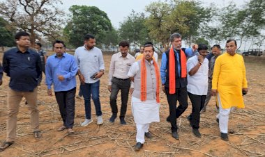 CG - देश के प्रधानमंत्री नरेंद्र मोदी के आगमन को लेकर छोटे अमाबाल भानपुरी मण्डल नारायणपुर विधानसभा के सभा स्थल का निरिक्षण करते प्रभारी नितिन नबीन...