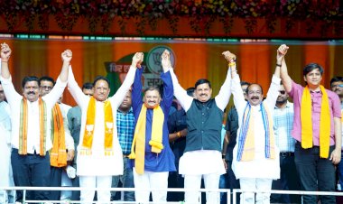 कांग्रेस ने कवर्धा को अशांत कर दिया, हिन्दू ध्वज और सनातनियों का अपमान किया - विष्णु देव साय,
कवर्धा में गरजे मुख्यमंत्री,भूपेश को ऐसे हराना है कि राजनांदगांव की तरफ देख भी न सके,
भूपेश बघेल को भगाने के लिए राजनांदगांव लोकसभा की जनता ने कस ली है।