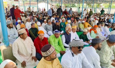 मुस्लिम समुदाय के लोग नमाज पढ़ कर और हर्षोल्लास के साथ मनाया गया ईद- उल- फितर।