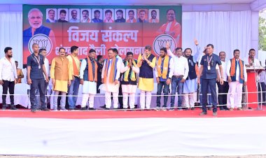 CG - बीजापुर में मुख्यमंत्री ने किया सभा, प्रत्याशी महेश कश्यप के लिए माँगा समर्थन...