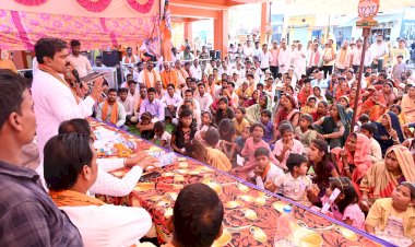 प्रधानमंत्री आवास से मिला गरीबो को पक्का छत ,तीन करोड़ लोगों को अगले पाँच वर्षों में मिलेगा अपना पक्का मकान - विजय शर्मा
देश के 50 प्रतिशत आबादी माताओं के पीड़ा को प्रधानमंत्री नरेंद्र मोदी जी ने समझा ,पक्का मकान,पक्का शौचालय ,हर घर नल से जल और उज्वला गैस  के बाद अब मिलेगा सोलर पैनल से बिजली - विजय शर्मा