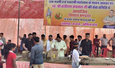 रामगढ़ में रामनवमी के मौके पर विधायक राजेश 
अग्रवाल ने 
कराया भंडारे का आयोजन