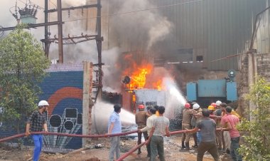 RAIPUR BREAKING : एक बार फिर यहाँ लगी भीषण आग, मौके पर पहुंची फायर ब्रिगेट