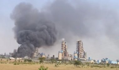 CG ब्रेकिंग : सीमेंट कंपनी में लगी भीषण आग, काला धुआं देख लोगों के उड़े होश, मचा हड़कंप, आग बुझाने में जुटी दमकल की छह गाड़ियां....
