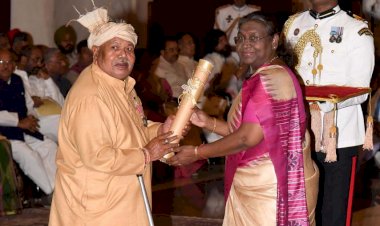 CG - गौरव का क्षण : वैद्य हेमचंद मांझी को राष्ट्रपति ने पद्मश्री अवार्ड से किया सम्मान, 5 दशकों से कर रहे पारंपरिक औषधीय चिकित्सा से इलाज.....