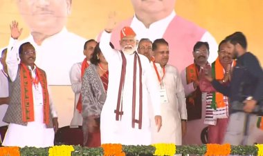 PM Modi Visit CG : अंबिकापुर पंहुचे पीएम मोदी, विजय संकल्प शंखनाद महारैली को कर रहे संबोधित, देखिये LIVE....
