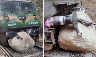 CG ब्रेकिंग : ट्रैक पर गिरी चट्टान, मालगाड़ी का इंजन पटरी से उतरा, कई ट्रेनें रद्द, आवागमन हुआ ठप.....