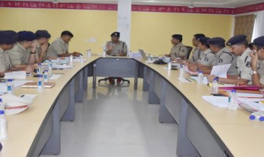 CG - एसएसपी ने ली अपराध समीक्षा बैठक, कानून व्यवस्था को लेकर अधिकारियों को दिए ये अहम निर्देश.....