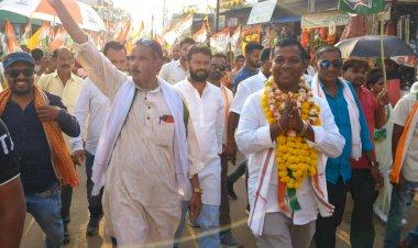 Odisha News : कॉंग्रेस भवन कोटपाड़ से कॉंग्रेस प्रत्याशियों के समर्थन में निकली जनसंपर्क रैली में शामिल हुए शहर कॉंग्रेस अध्यक्ष सुशील मौर्य...