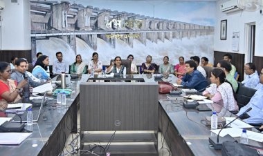 धमतरी कलेक्टर नम्रता गांधी ने ली स्वास्थ्य विभाग की बैठक...गर्भवती माताओं के लिए विचार और भावनाओं के संबंध में की चर्चा...