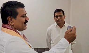CG - लाखों के इनामी पूर्व नक्सली ने पास की 10वीं बोर्ड परीक्षा, डिप्टी सीएम विजय शर्मा ने वीडियो कॉल कर दी बधाई, कही ये बड़ी बात, नक्सल संगठन से की ये अपील.....