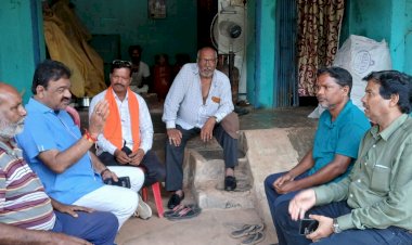 Jagdalpur News : धर्मपुरा नंबर 1 में पप्पू गुप्ता की धर्मपत्नी राजकली गुप्ता गत दिनों आकस्मिक निधन होने पर पूर्व विधायक रेखचंद जैन पहुंचे सांत्वना देने वह शोक व्यक्त किया...