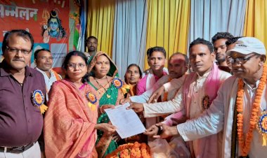 झरिया गंधर्व समाज को स्वाभिमानी समाज बताया विधायक अंम्बिका मरकाम...वैवाहिक कार्यक्रमों में फिजूल खर्च पर रोक लगाने गंधर्व समाज ने लिया उचित निर्णय...समाज में शिक्षा के स्तर को बढावा देने के साथ जिला समाज में एकरूपता लाने सर्वसम्मति से निर्णय...