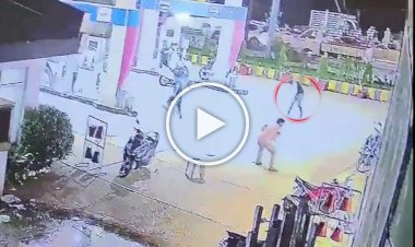 CG - बाप-बेटे पर खुलेआम हुआ हमला : बेटे की कटी उंगली, पत्थर और चाकू से किया हमला, CCTV में कैद हुई वारदात, इस बात को लेकर हुआ विवाद......